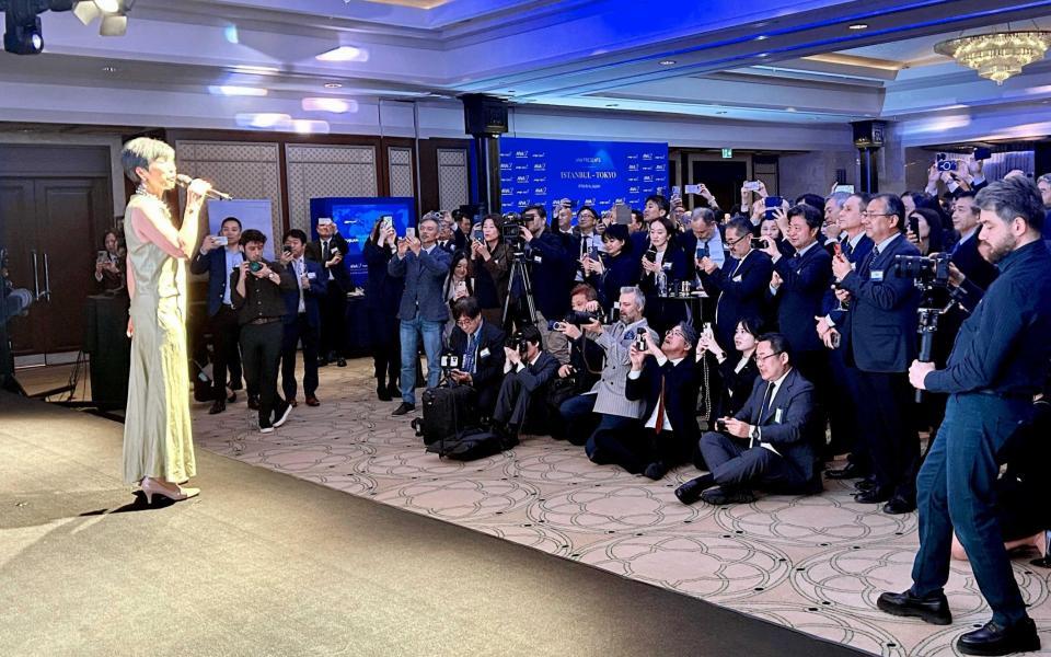 　歌唱する庄野真代