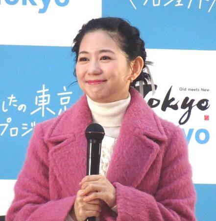 　東京ランタンセレモニーで東京の魅力を語る関根麻里
