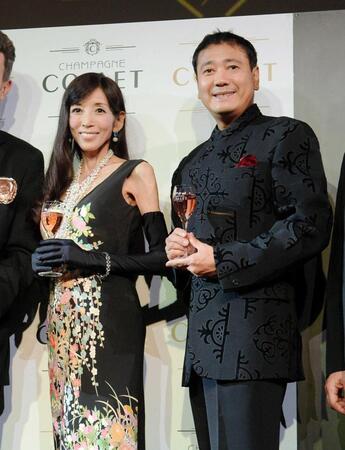 亡くなる直前の１５年９月７日、イベントに出席した川島なお美さんと鎧塚俊彦氏