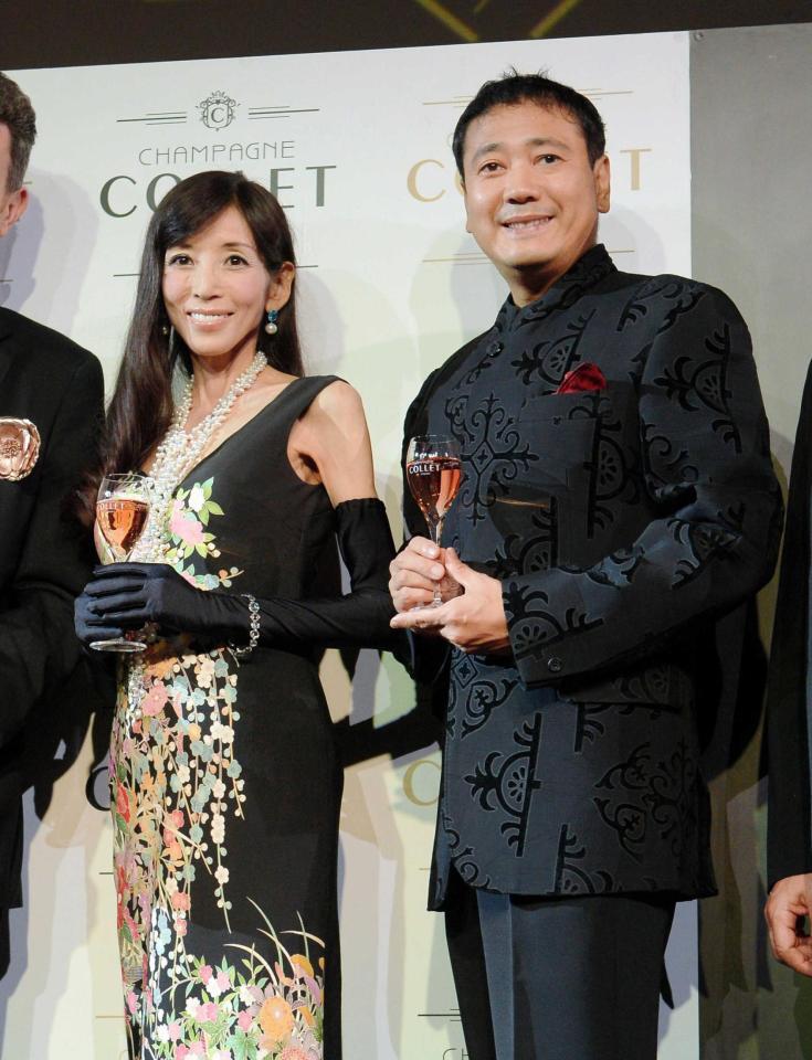 亡くなる直前の１５年９月７日、イベントに出席した川島なお美さんと鎧塚俊彦氏