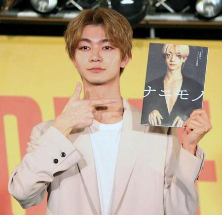 　初写真集をＰＲする吉澤要人