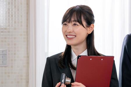 　ドラマ版「正直不動産」のワンシーンⓒ大谷アキラ・夏原武・水野光博／小学館