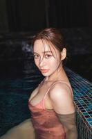 　初写真集で大胆衣装姿を披露した野崎萌香©曽根将樹／『野崎萌香写真集ｊｅａｌｏｕｓｙ』（講談社）