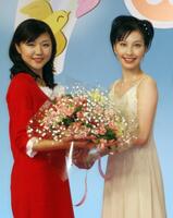 新旧うたのお兄さん＆お姉さんがバトンタッチ。（左から）三谷たくみ、はいだしょうこ（２００８年２月）