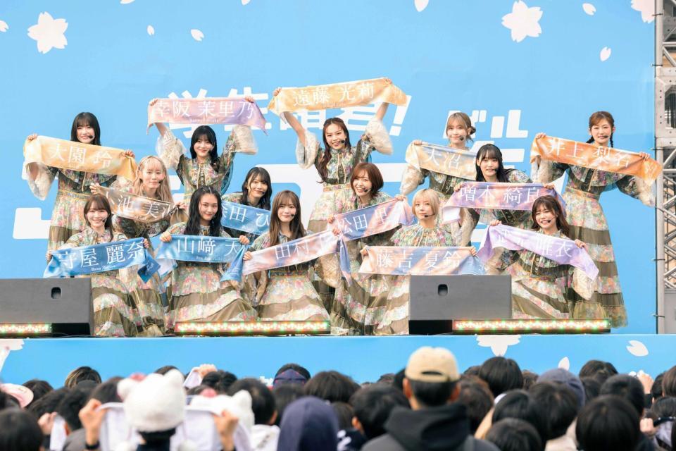 　パフォーマンスをする櫻坂４６（画像提供：ユニバーサル・スタジオ・ジャパン）