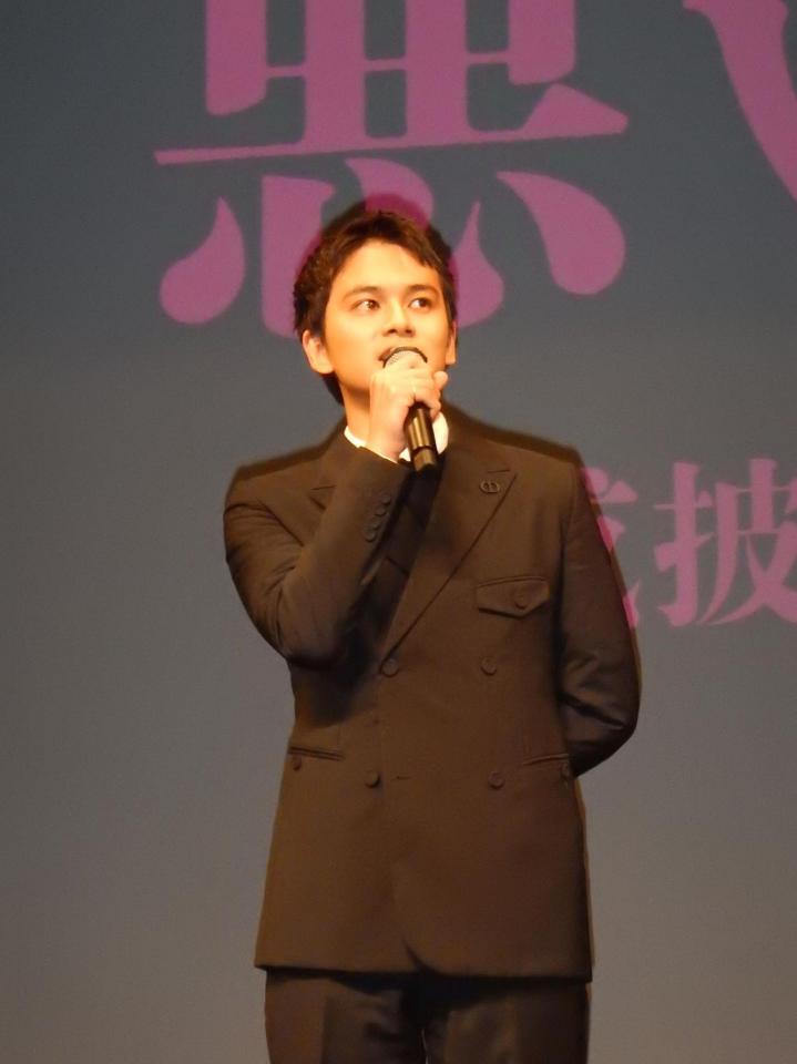 　トークする北村拓海＝都内