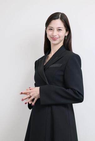 　ポーズを決める中条あやみ