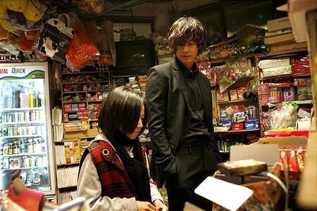 　ＣＪ　ＥＮＭ　Ｍｏｖｉｅ公式フェイスブックより　映画「アジョシ」場面写真（左から）キム・セロンさん、ウォンビン