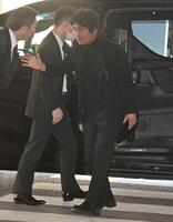 　お別れの会に出席する松崎しげる（撮影・持木克友）