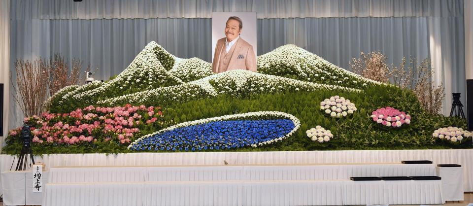 　西田敏行さんの祭壇（撮影・持木克友）