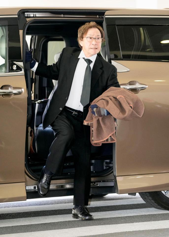 　西田敏行さんのお別れ会の会場に向かう武田鉄矢