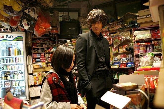 　ＣＪ　ＥＮＭ　Ｍｏｖｉｅ公式フェイスブックより　映画「アジョシ」場面写真（左から）キム・セロンさん、ウォンビン