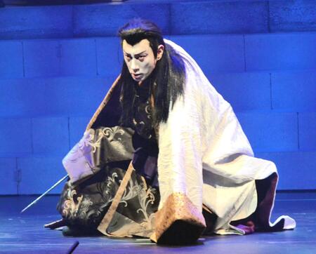 　公開ゲネプロを行った市川團十郎