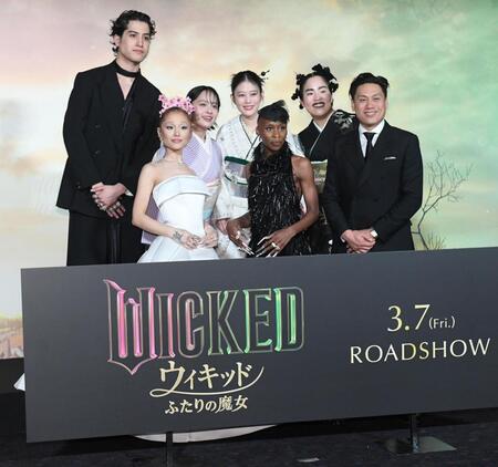 　ジャパンプレミアに登場した（左から）Ｋｅｍｉｏ、アリアナ・グランデ、清水美依紗、高畑充希、シンシア・エリヴォ、ゆりやんレトリィバァ、ジョン・Ｍ・チュウ監督（撮影・佐々木彰尚）