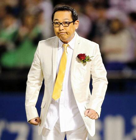 　神宮球場で国歌独唱を行ったさだまさし＝１５年１０月