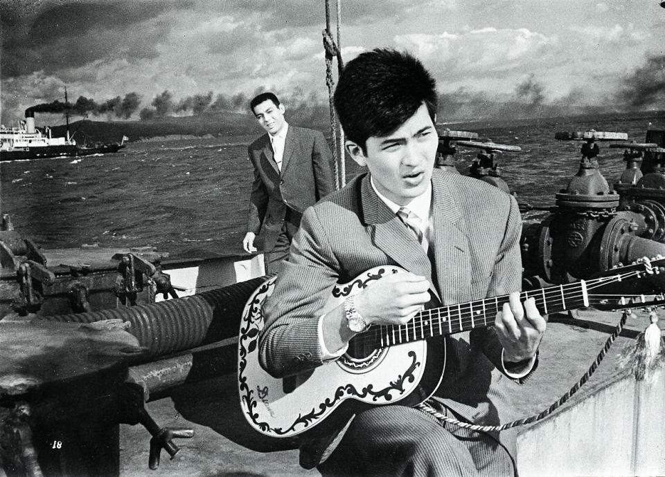 「ギターを持った渡り鳥」ⓒ日活