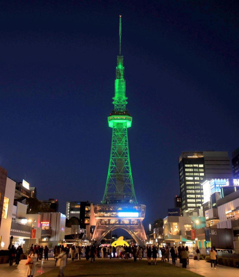 　ライトアップされた中部電力ＭＩＲＡＩ　ＴＯＷＥＲ