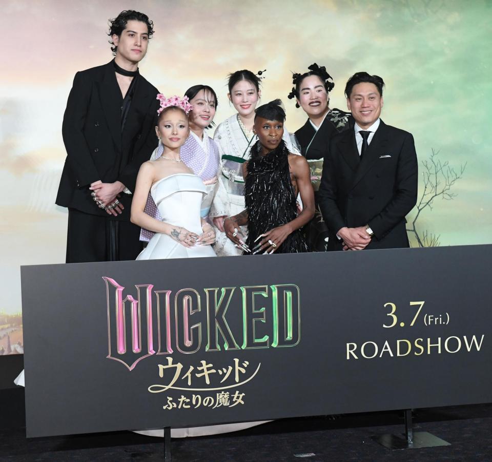 　ジャパンプレミアに登場した（左から）Ｋｅｍｉｏ、アリアナ・グランデ、清水美依紗、高畑充希、シンシア・エリヴォ、ゆりやんレトリィバァ、ジョン・Ｍ・チュウ監督（撮影・佐々木彰尚）