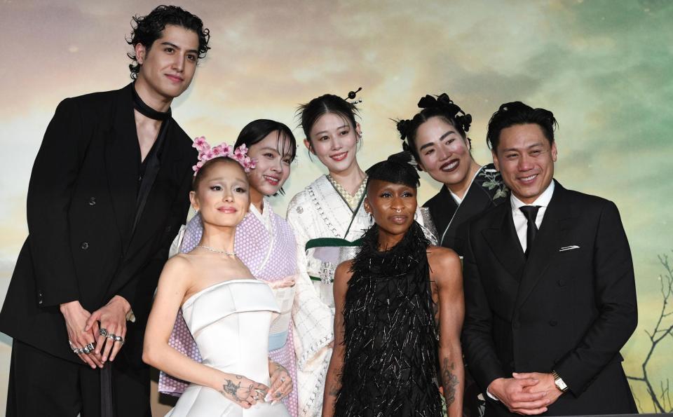 　ジャパンプレミアに登場した（左から）Ｋｅｍｉｏ、アリアナ・グランデ、清水美依紗、高畑充希、シンシア・エリヴォ、ゆりやんレトリィバァ、ジョン・Ｍ・チュウ監督（撮影・佐々木彰尚）