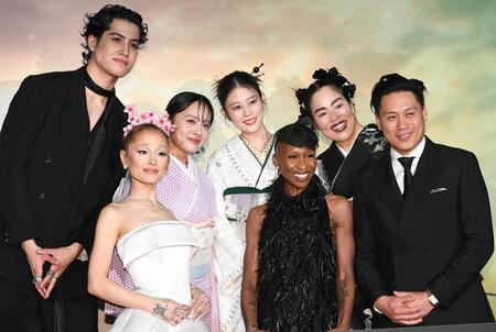 　ジャパンプレミアに登場した（左から）Ｋｅｍｉｏ、アリアナ・グランデ、清水美依紗、高畑充希、シンシア・エリヴォ、ゆりやんレトリィバァ、ジョン・Ｍ・チュウ監督（撮影・佐々木彰尚）