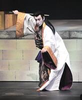 　公開ゲネプロを行った市川團十郎