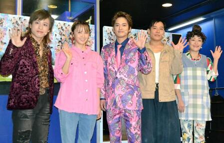 　取材会に登場した（左から）古謝那伊留、ＤｒｅａｍＡｍｉ、中山優馬、小出恵介、シルビア・グラブ
