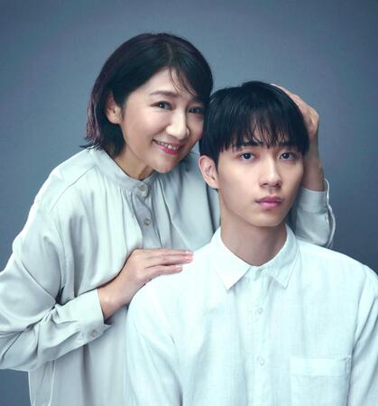 　主演の松下由樹（左）と野村康太（Ｃ）「ディアマイベイビー」製作委員会