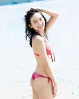 　志田音々写真集「ｎｅｎｅ-まるっとぜんぶ-」より（Ｃ）Ｔａｋｅｏ　Ｄｅｃ．／講談社