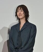 　舞台あいさつに登壇する唐田えりか（撮影・持木克友）