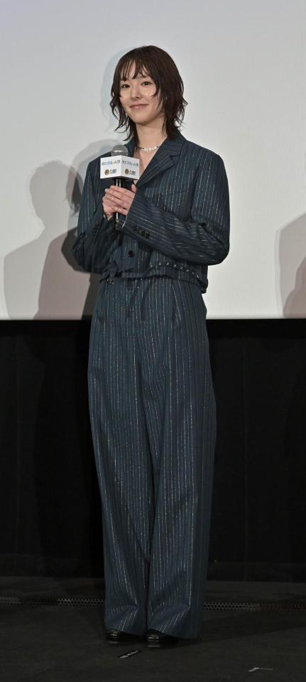 　舞台あいさつに登壇した唐田えりか（撮影・持木克友）