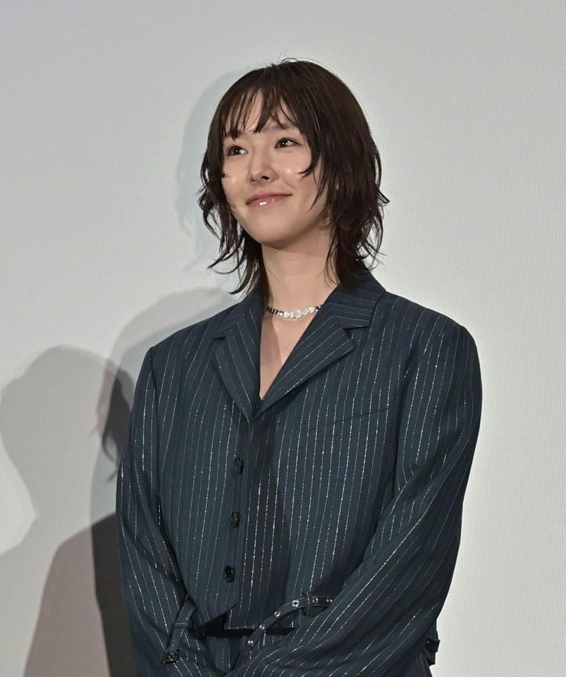 　舞台あいさつに登壇する唐田えりか（撮影・持木克友）