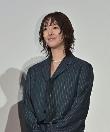 　舞台あいさつに登壇する唐田えりか（撮影・持木克友）