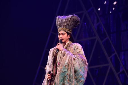 　映画「パリピ孔明」のイベントに登場した向井理