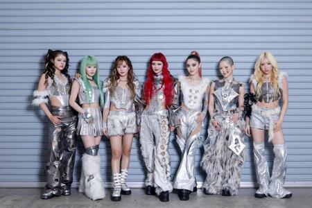 　本番前に気合を入れたＸＧ（左から）ＨＡＲＶＥＹ　ＨＩＮＡＴＡ　ＪＵＲＩＡ　ＪＵＲＩＮ　ＣＨＩＳＡ　ＣＯＣＯＮＡ　ＭＡＹＡ