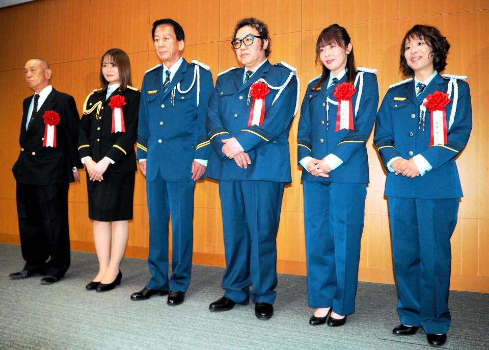 　取材会に登場した桂才賀さん（左）＝２３年１２月