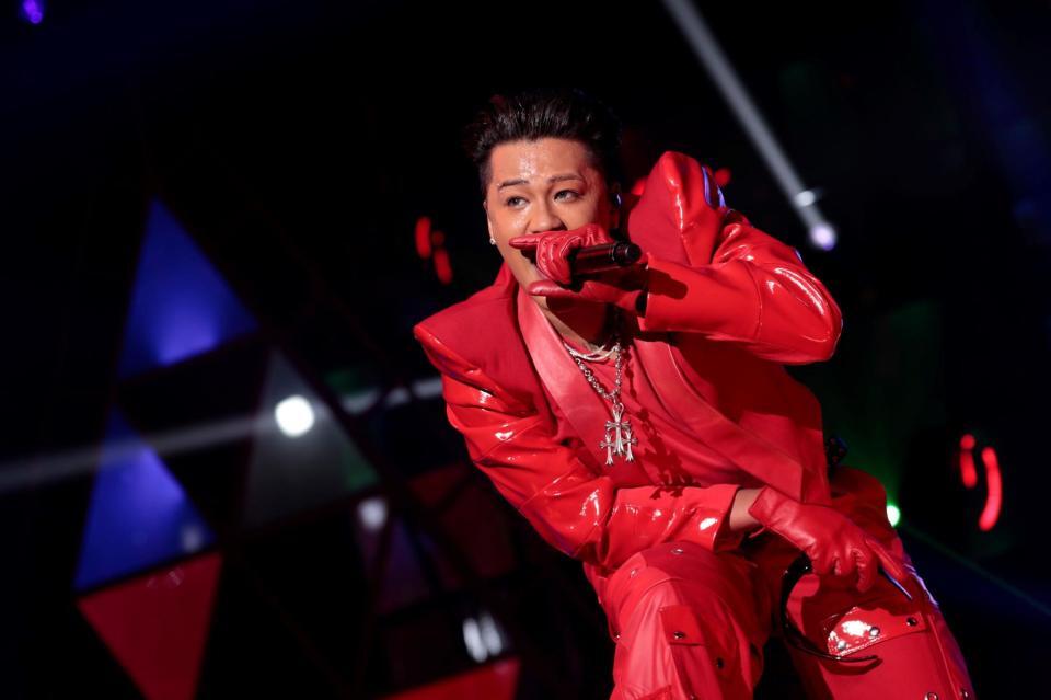 　パフォーマンスするＥＬＬＹ