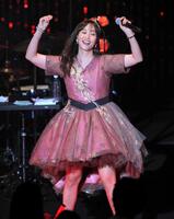 　ダンスで会場を盛り上げる藤本美貴（撮影・棚橋慶太）