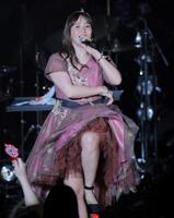 　熱唱する藤本美貴（撮影・棚橋慶太）