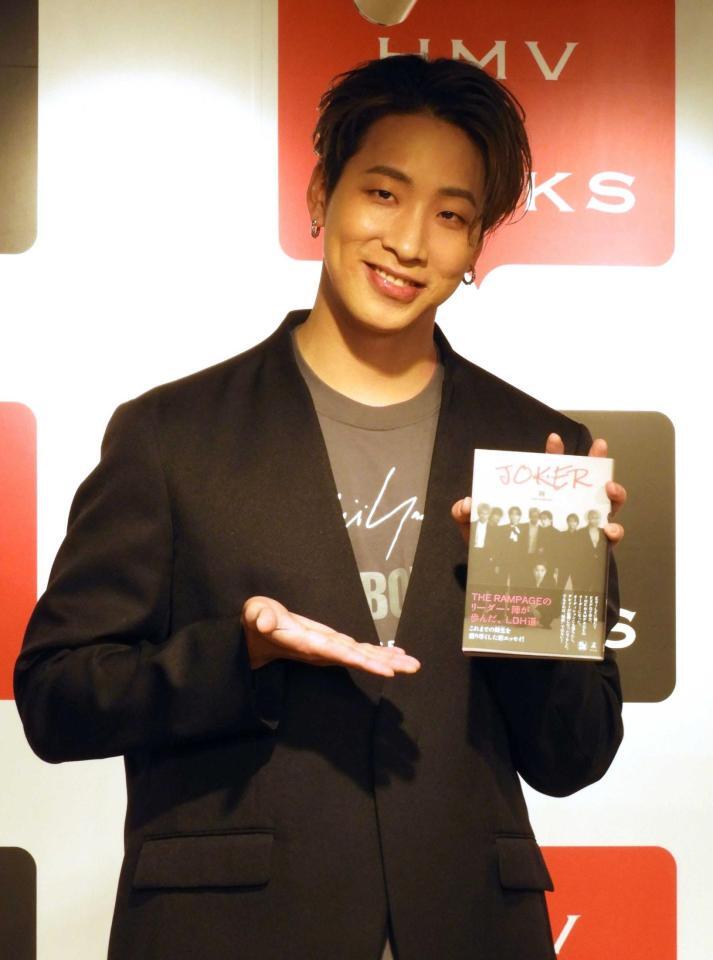 　エッセーをＰＲする陣