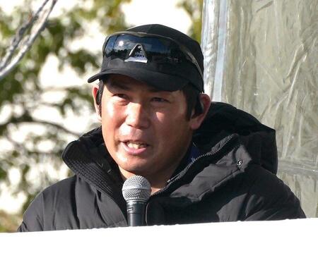 　あいさつする岩田稔氏（撮影・高部洋祐）