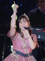 　熱唱する藤本美貴（撮影・棚橋慶太）