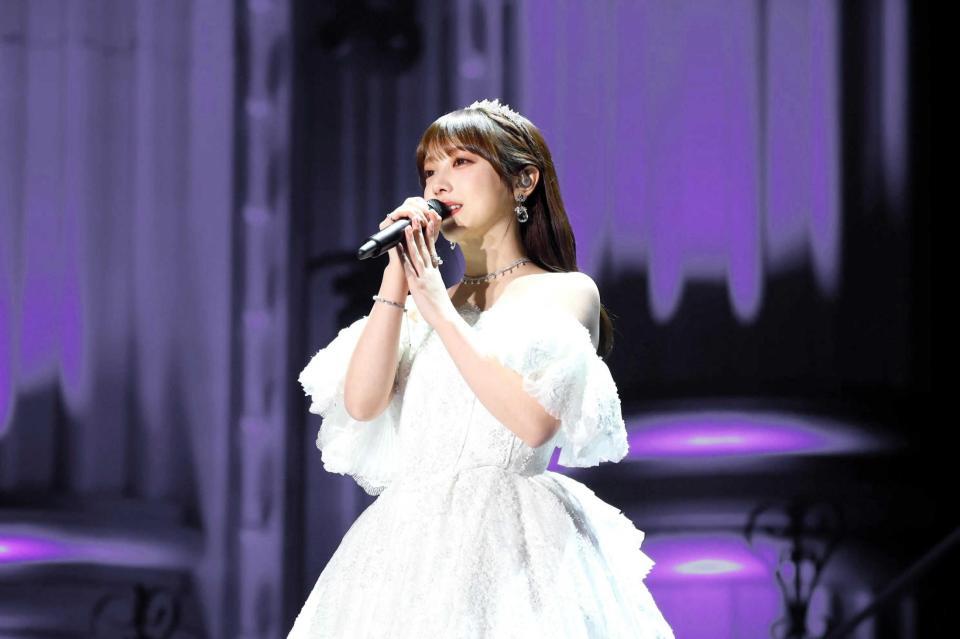 　ファンに向けてあいさつをする与田祐希　©鈴木健太（ＫＥＮＴＡ　Ｉｎｃ．）