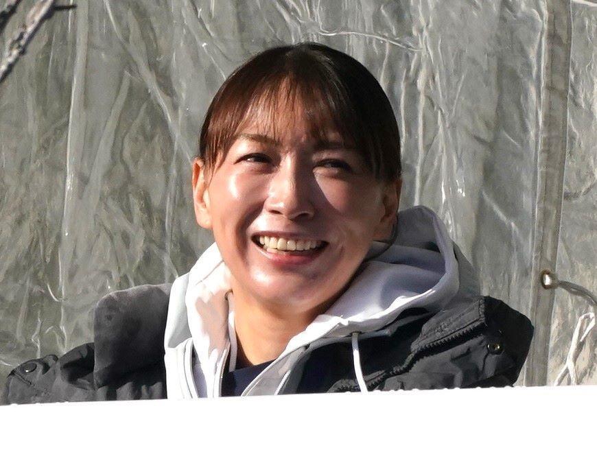 　笑顔を見せる小椋久美子さん（撮影・高部洋祐）