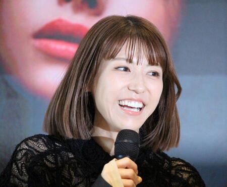 　トークで盛り上げる若槻千夏