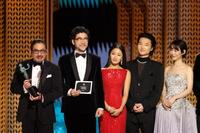 　全米映画俳優組合賞を受賞した米ドラマ「ＳＨＯＧＵＮ　将軍」の俳優ら（ロイター＝共同）