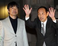 　東国原英夫氏（右）の応援を受けた橋下徹候補