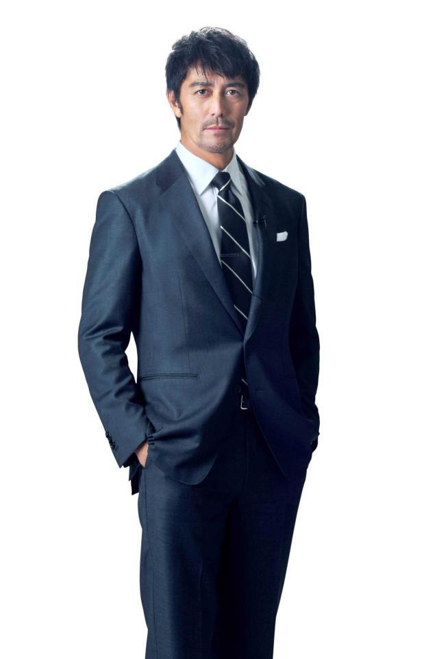 　型破りなキャスター役で主演の阿部寛　ⒸＴＢＳ