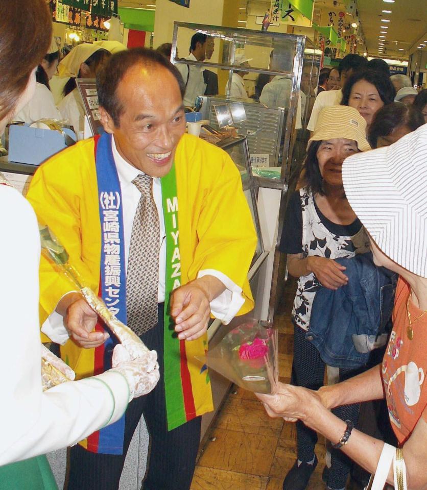 　「体、大丈夫？」と声をかけられる東国原英夫宮崎県知事