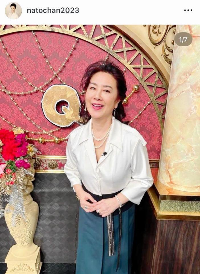 「Ｑさま」のスタジオで。名取裕子のインスタグラム＠ｎａｔｏｃｈａｎ２０２３（２月１４日付）より