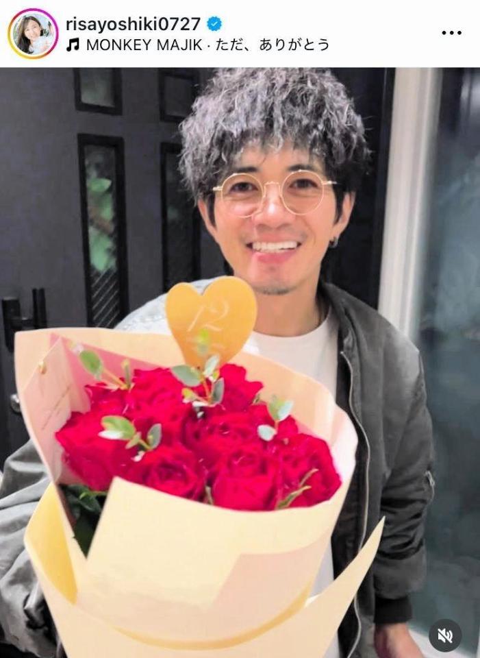 ２４年１１月２２日に結婚７周年でバラを。吉木りさのインスタグラム＠ｒｉｓａｙｏｓｈｉｋｉ０７２７より